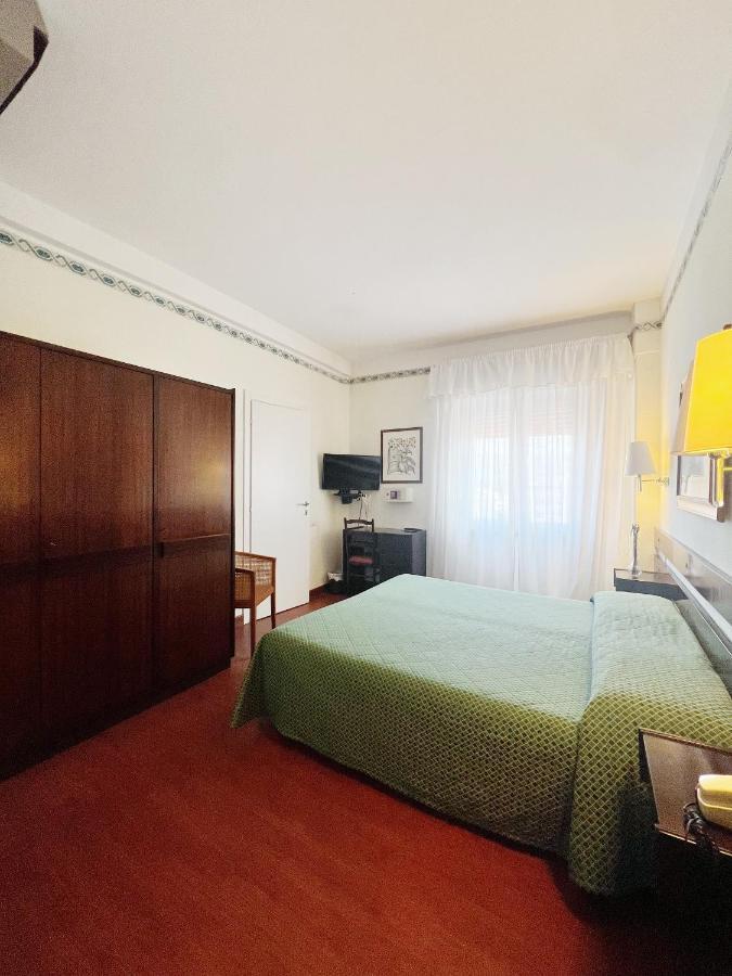 Hotel Piccadilly Λίντο ντι Καμαϊόρε Εξωτερικό φωτογραφία