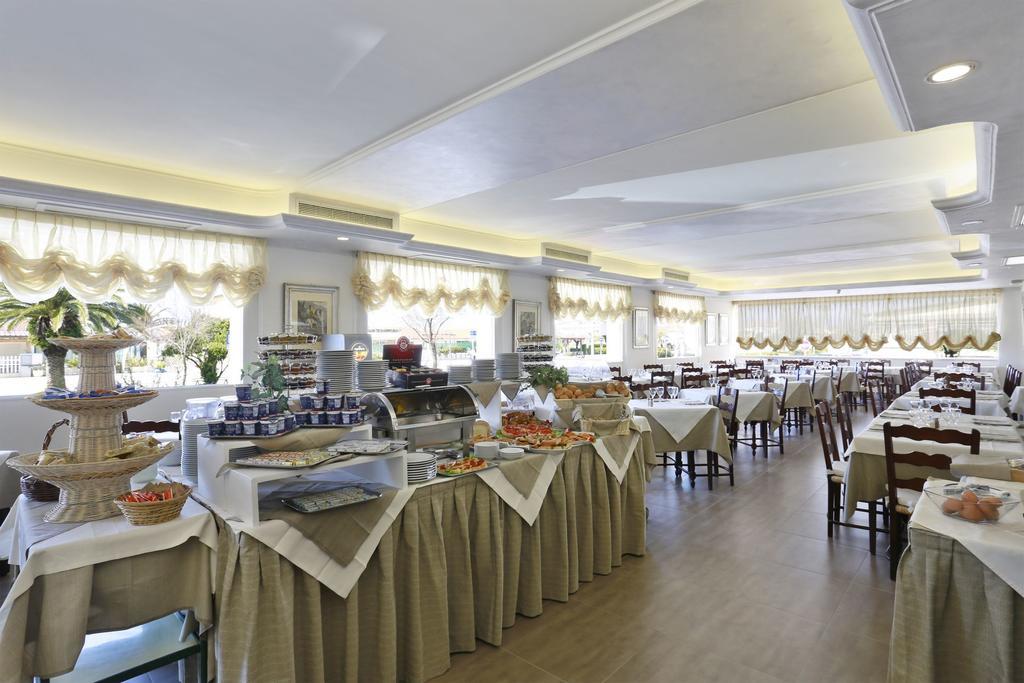 Hotel Piccadilly Λίντο ντι Καμαϊόρε Εξωτερικό φωτογραφία
