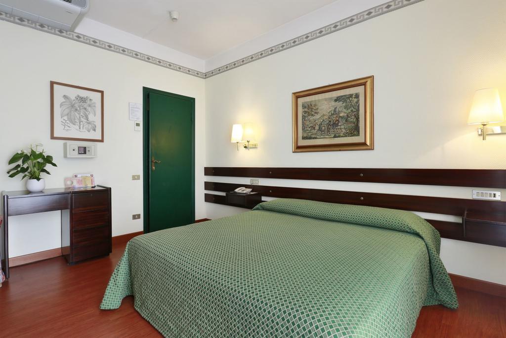 Hotel Piccadilly Λίντο ντι Καμαϊόρε Εξωτερικό φωτογραφία