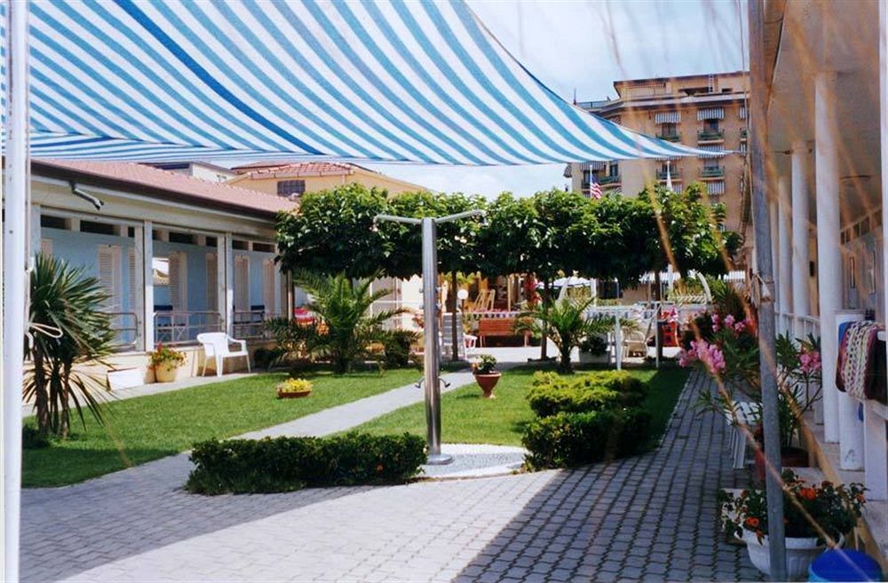 Hotel Piccadilly Λίντο ντι Καμαϊόρε Εξωτερικό φωτογραφία