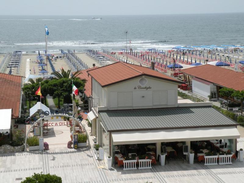 Hotel Piccadilly Λίντο ντι Καμαϊόρε Εξωτερικό φωτογραφία